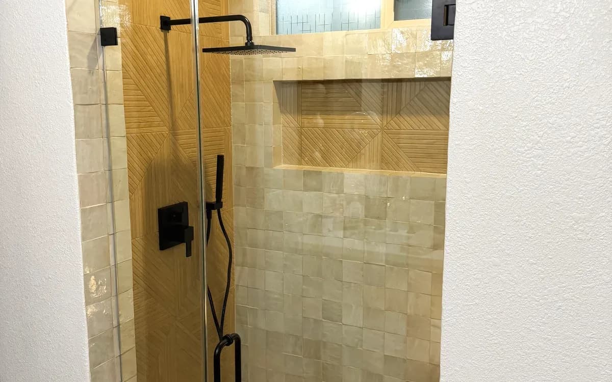 View through the arch to the handheld shower and niche